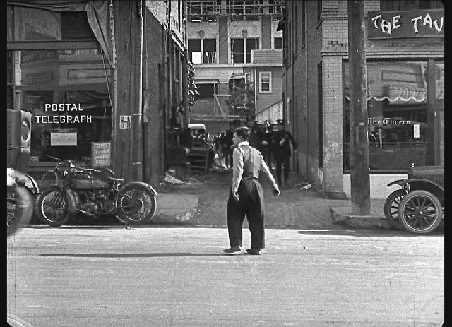 output_mgeP9L COPS GIF